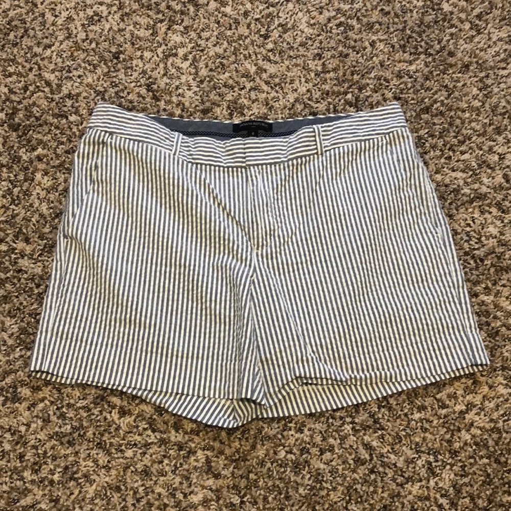 Banana Republic blue/white seersucker shorts